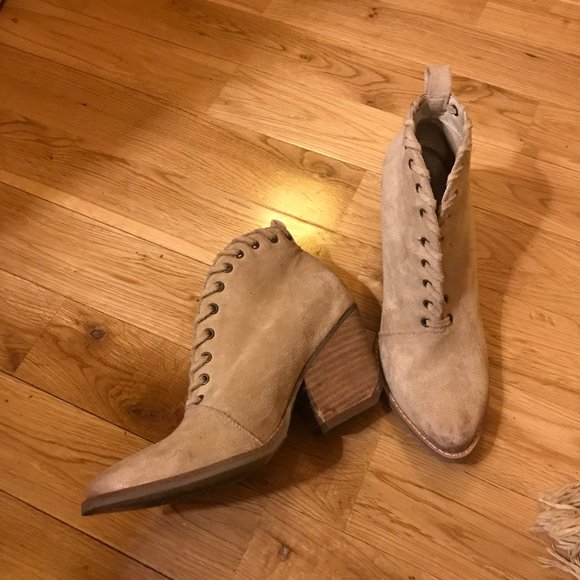 Boots - Picture 3 of 3